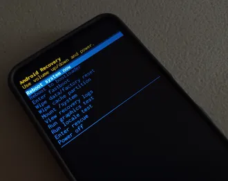 Android Recovery Mode 2026 : TWRP, EDL, ADB sideload — guide complet